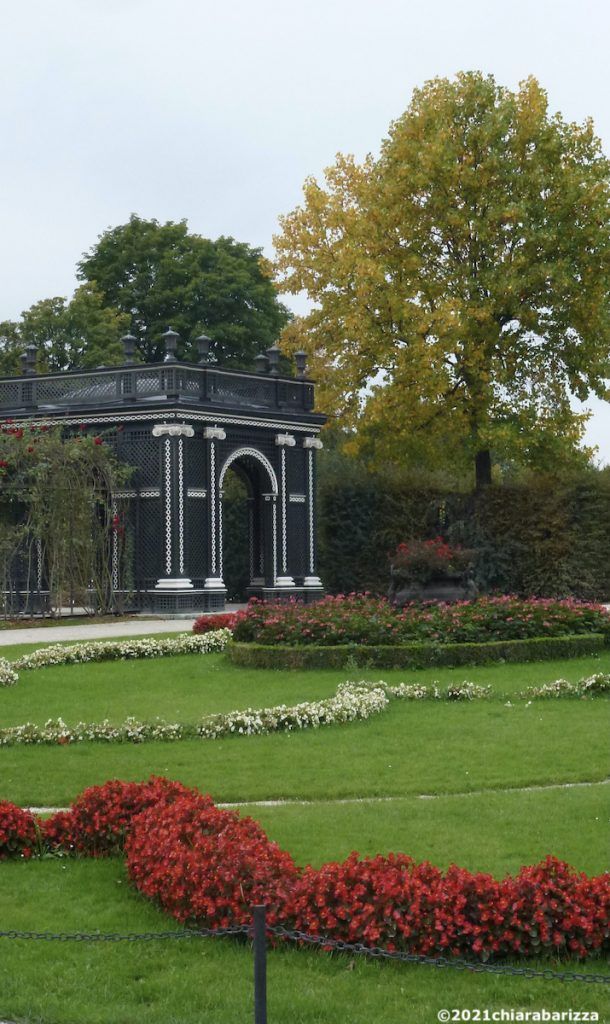 padiglione nel giardino laterale di schönbrunn